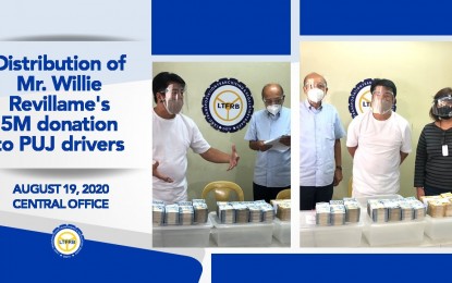 <p><strong>AID FOR DRIVERS.</strong> TV host Willie Revillame gives away PHP5 million worth of donation to 3,211 jeepney drivers at the Land Transportation Franchising and Regulatory Board (LTFRB) Central Office in Quezon City on Wednesday (Aug. 19, 2020). He promised to help another batch of drivers next month. <em>(Courtesy of LTFRB)</em></p>
