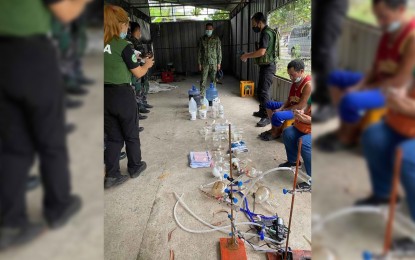 <p><strong>SHABU LAB.</strong> Col. Ponce Rogelio Peñenos (center) Zambales provincial director, facilitates the inventory of chemicals and equipment found at a warehouse allegedly used as shabu laboratory in Subic, Zambales on Thursday (Aug. 20, 2020). Based on the assessment of PDEA operatives, the dismantled laboratory can produce at least a kilo of shabu per day. <em>(Photo by Mahatma Datu)</em></p>
