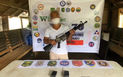 <p><strong>GAVE UP</strong>. A member of Milisyang Bayan (MB) surrendered and yielded his firearm to the government in Barangay Bantug, Gabaldon, Nueva Ecija on Friday (Aug. 21, 2020). Lt. Col. Reandrew P. Rubio, commanding officer of 91st Infantry (Sinagtala) Battalion, Philippine Army, said the surrender was made possible through the efforts of continuous dialogue and negotiation of the 91IB, 1st Provincial Mobile Force Company of Nueva Ecija Police Provincial Office, and Gabaldon Municipal Police Station. <em>(Photo by 91st Infantry Battalion)</em></p>