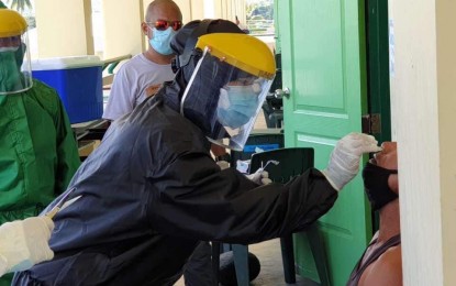 <p><strong>MORE COVID-19 CASES</strong>. A health worker collects swab samples from a locally stranded individual who returned to Kananga, Leyte in this Aug. 1, 2020 photo. The Department of Health on Friday (Aug. 21, 2020) reported 135 new cases in Eastern Visayas, the highest single-day spike recorded in the region since March, bringing its total to 2,053. <em>(Photo courtesy of Kananga local government)</em></p>