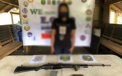 <p><strong>SURRENDERED.</strong> A youth organizer of Kabataang Makabayan (KM) and a medic of Kilusang Larangang Guerilla (KLG) Sierra Madre of the New People’s Army (NPA) voluntarily surrendered to the government troops in Barangay Diaat, Maria Aurora, Aurora on Friday (Aug. 21, 2020). She also yielded a defaced M14 rifle with a magazine loaded with 10 rounds of live ammunition.<em> (Photo by Army's 91st Infantry Battalion)</em></p>