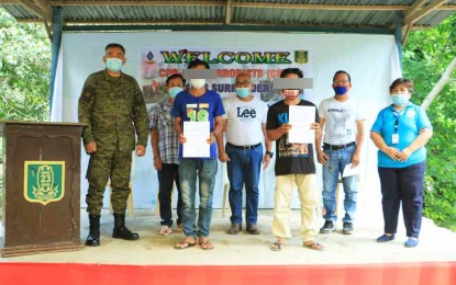 <p><strong>FAILED PROMISES.</strong> Lt. Col. Julius Cesar C. Paulo (left), commander of the Army's 23rd Infantry Battalion, welcomes the 25 members and supporters of Guerrilla Front-4A of the New People’s Army who surrendered and pledged allegiance to the government on Sunday (Aug. 23, 2020) in a ceremony held in Aclan, Nasipit, Agusan del Norte. Among those who surrendered due to the rebels' failed promises was 'Noni' and two of his companions from Unyon ng Mag-uuma sa Agusan, a peasant organization suspected of having links with the NPA. <em>(Photo courtesy of 23IB)</em></p>