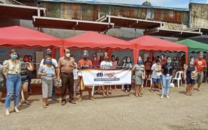 <p><strong>LIVELIHOOD RECOVERY.</strong> Barangay-based micro entrepreneurs pose with their village chief during the distribution of coupons for the "negosyo kits" under the Pangkabuhayan sa Pagbangon at Ginhawa (PBG) program of the Department of Trade and Industry (DTI). At least 79 micro entrepreneurs in Cebu City each received P10,000 worth of coupons. <em>(Photo courtesy of DTI-Cebu)</em></p>
<p> </p>