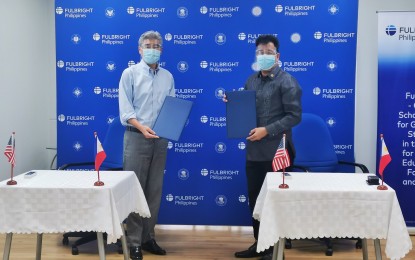 <p>US Ambassador Sung Kim and CHED Chair J. Prospero de Vera III <em>(CHED photo)</em></p>