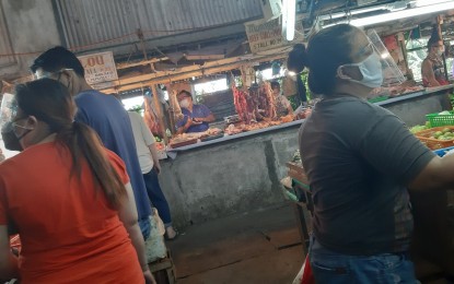 <p><strong>COMPLIANCE IS A MUST. </strong>Customers wear face masks and face shields inside a public market in San Jose del Monte City, Bulacan. The government has repeatedly urged the public to observe health protocols amid the coronavirus disease 2019 (Covid-19) pandemic. <em>(File photo)</em></p>
