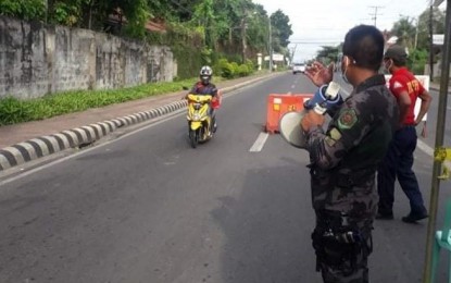 <p><strong>CHECKPOINT.</strong> Personnel of Bacolod City Police Office (BCPO) will be deployed anew from September 3-15 to man the border checkpoints while the locality is under general community quarantine. These will be established to regulate the movement of people within the city and the entry/exit of outside residents. <em>(File photo courtesy of BCPO Police Station 4)</em></p>