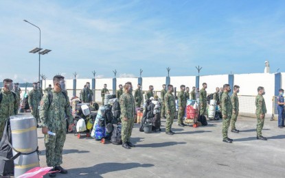 <p><strong>WELCOME BACK</strong>. An arrival honor is held Friday (Sept. 4, 2020) for the 42-strong contingent of the Police Regional Office 6 (PRO6) upon their arrival from Cebu where they augmented the police forces at the height of the Covid-19 crisis. The returned cops have to undergo the required quarantine period before they will be reassigned back to their respective units<em>. (PNA photo by PRO6 RPIO)</em></p>