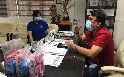 <p><strong>COVID-19 RESPONSE.</strong> The Regional Task Force for the Management of Emerging Infectious Diseases (IATF-EID) IN Central Luzon headed by its chairperson Maria Theresa Escolano (left) discussed with Sta. Maria, Bulacan mayor Russel Pleyto on Friday (Sept. 4, 2020) the various strategies on how to enhance fight vs. Covid-19. As of Friday, the total number of confirmed Covid-19 cases in Sta. Maria is 347 with the addition of 14 new cases. <em>(Photo by OCD-Central Luzon)</em></p>