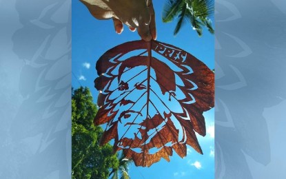 <p><strong>LEAF ART.</strong> The image of President Rodrigo Duterte carved on a dried fern leaf by Ryan Rio Legatub Managaysay of Tarangnan, Samar. The student has been fighting lockdown stress by making portraits on leaves. <em>(Photo courtesy of Ryan Rio Legatub Managaysay)</em></p>