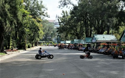 <p><strong>STILL BANNED</strong>. Government still bans amusement parks, including kiddie rides, from reopening in areas under general community quarantine (GCQ) with restrictions until June 15. Malacanang on Monday (June 1, 2021) said religious gathering is also limited to 30 percent capacity but local government unit may increase it to 50 percent. <em>(File photo)</em></p>