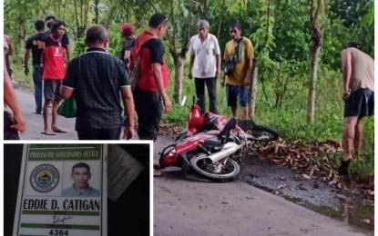 <p><strong>SLAIN.</strong> The motorcycle owned by Eddie Catigan, security personnel of the provincial government, is sprawled on the roadside in Barangay Aringay, Kabacan, North Cotabato, shortly after he was rushed to the hospital following an attack by motorcycle-riding gunmen on Monday afternoon (Aug. 7, 2020). The victim (ID inset) was declared dead on arrival by doctors at a local hospital. <em>(Photo courtesy of Brigada News FM Cotabato)</em></p>