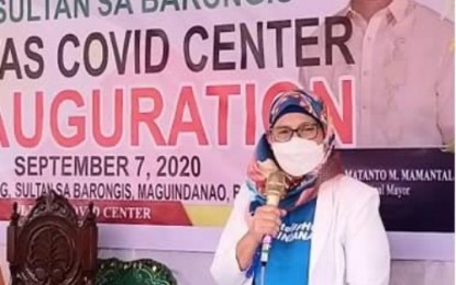 <p><strong>BEATING THE VIRUS.</strong> Dr. Elizabeth Samama, Maguindanao health chief, speaks during the inauguration of Ligtas Covid-19 Center in Sultan sa Barongis, Maguindanao on Monday (Sept. 7, 2020). Maguindanao has registered a 94-percent recovery rate with 94 of its 100 patients recuperated from the disease since the first case of Covid-19 was reported in the province in March this year.<em> (Photo courtesy of IPHO-Maguindanao)</em></p>