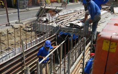 <p>Workers at a construction site<em> (File photo)</em></p>