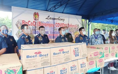 <p><strong>BETTER COMMUNITY TIES. </strong>PNP officials led by Gen. Camilo Cascolan (3rd from left) lead the launching of the Barangay Covid Defense (BaCoD) and the PNP Food Bank in Camp Crame on Friday (Sept. 11, 2020). The two projects are aimed at improving the welfare of communities amid the Covid-19 health crisis. <em>(Photo courtesy of PNP PIO)</em></p>