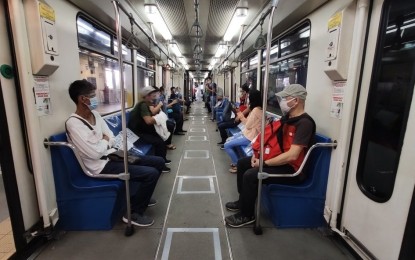 <p><strong>DISTANCING.</strong> Commuters keep safe distance between each other onboard the MRT-3 in this file photo. Malacañang on Thursday (Sept. 17, 2020) said the Department of Transportation suspended the reduced 0.75-meter physical distancing while waiting for the decision of President Rodrigo Roa Duterte on the matter. <em>(File photo)</em></p>