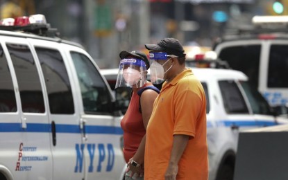 <p><strong>PROTECTED.</strong> People wearing face masks and shields walk on Times Square in New York on Aug. 31, 2020. The total number of Covid-19 cases in the United States surpassed 6.5 million on Sunday (Sept. 13, 2020).<em> (Xinhua photo)</em></p>