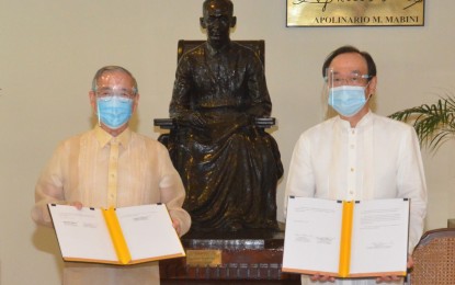 <p><strong>JAPAN LOAN.</strong> Foreign Affairs Secretary Teodoro Locsin Jr. and Japanese Ambassador Haneda Koji exchanged diplomatic notes on Tuesday on a Japanese loan that seeks to support the Philippines' early recovery after natural and health-related disasters. This is the second time this special type of financing is extended to the Philippine government, with the first one made available only a few months following the onslaught of Typhoon Yolanda back in 2013.<em> (DFA photo)</em></p>