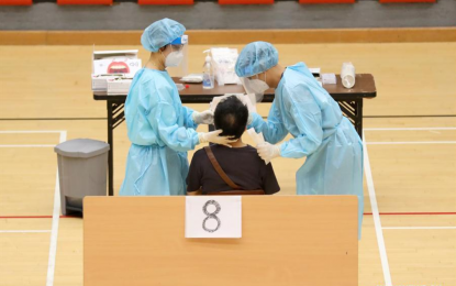 <p><strong>MORE SUSCEPTIBLE.</strong> Staff work at a coronavirus disease 2019 (Covid-19) testing center at a gymnasium in Hong Kong, south China on Sept. 4, 2020. A US National Institutes of Health study released on Monday found that people with substance use disorders (SUDs) are more susceptible to coronavirus disease 2019 (Covid-19) and its complications.<em> (Xinhua/Wu Xiaochu)</em></p>