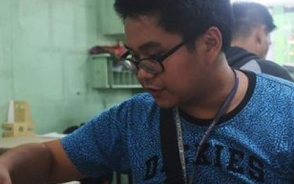 <p><strong>NEXT GEN</strong>. Young players are the target of an inter-school Scrabble tournament to be held in October using the online Internet Scrabble Club (ISC). The target are 10-12 years old players. Photo shows a high school student during the Baguio Scrabble Tournament in 2018. (<em>PNA photo by Pigeon Lobien</em>) </p>