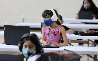 <p><strong>INFECTIONS.</strong> Students study online at a recreation center in Los Angeles, the United States on Sept. 3, 2020. Nearly 550,000 Covid-19 cases among children have been reported in the US so far, representing 10 percent of all cases, to a new report of the American Academy of Pediatrics and the Children's Hospital Association. <em>(Xinhua)</em></p>