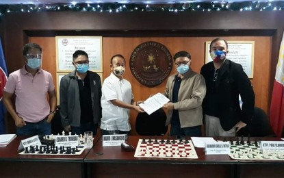 <p><strong>NEW CHESS LEAGUE</strong>. Professional Chess Association of the Philippines (PCAP) founding commissioner Paul Elauria, Games and Amusements Board (GAB) chairman Baham Mitra, Commissioners Ed Trinidad and Mar Masanguid, and GAB legal division chief Ermar Benitez announce the creation of the professional sports league. The professional chess league is set to start next year. <em>(Photo courtesy of GAB)</em></p>
