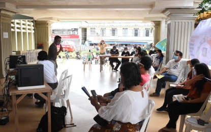 <p><strong>GOING DIGITAL.</strong> Some business owners in Borongan City attended the dry-run and launching of the city's electronic business permit and licensing system on Sept. 16, 2020. The city government on Monday (Sept. 21, 2020) said this will fast track the business registration and lessen the need for physical contact amid the coronavirus threat, as most processes involved can be done online. <em>(Photo courtesy of Borongan City government)</em></p>
<p> </p>