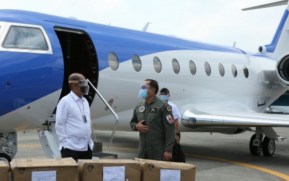 <p><strong>NEWEST AIRCRAFT.</strong> Defense Secretary Delfin Lorenzana (left) talks to Philippine Air Force commander, Lt. Gen. Allen Paredes (right) before the Air Force’s new Gulfstream G280 command-and-control (C2) aircraft took off to transport medical supplies to Davao City on Monday (Sept. 21, 2020). The C2 will be assigned to the PAF's Air Mobility Command,  the unit responsible for transport missions based in Mactan, Cebu.<em> (Photo courtesy of PAF Public Affairs Office)</em></p>