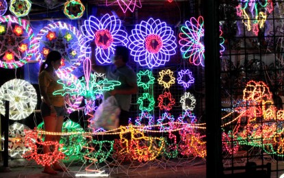 <p>Colorful Christmas lanterns <em>(PNA photo by Avito C. Dalan)</em></p>
