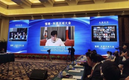 <p><strong>INVESTMENT OPPORTUNITIES.</strong> Presidential Assistant for the Visayas, Secretary Michael Lloyd Dino, speaks with the Chinese businessmen from Fujian, China during the governors/mayors' forum of Fujian-Asean Friendship Provinces/Cities Conference and online signing ceremony held on Sept. 16, 2020. In his statement on Wednesday (Sept. 23, 2020), Dino invited the Chinese traders to explore investment opportunities in Cebu and the Visayas.<em> (Photo courtesy of OPAV)</em></p>
<p> </p>