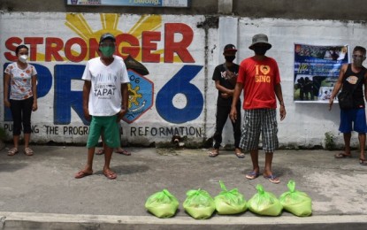 <p style="text-align: left;"><strong>FOOD BANK</strong>. Some tricycle drivers and their families receive food packs from the Bacolod City Police Office (BCPO) during the distribution held outside the police compound on Wednesday (Sept. 23, 2020). Personnel of BCPO have put up a food bank to help less-privileged families in times of calamities or disaster.<em> (Photo courtesy of Bacolod City Police Office)</em></p>