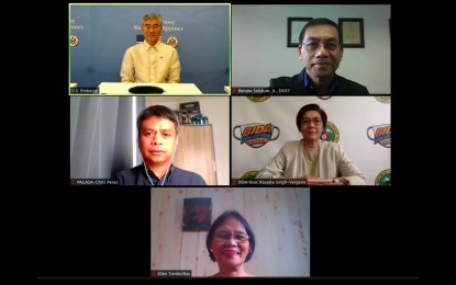<p><strong>MEDIA REPORTING IN DISASTER SITUATIONS.</strong> U.S. Ambassador to the Philippines Sung Kim (top left) gives a brief message to participants in the virtual media seminar on disaster preparedness on Friday (Sept. 25, 2020). Resource speakers are Undersecretary Renato Solidum of DOST/PHIVOLCS, Senior Weather Specialist Chris Perez of PAGASA, Undersecretary Dr. Rosario Vergeire of DOH, and Ellen Tordesillas of Vera Files<em>. (Screenshot of the Zoom seminar)</em></p>
