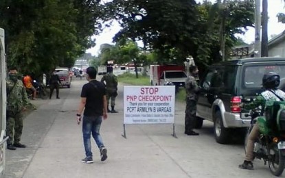 <p><strong>CHECKPOINT</strong>. Personnel of Bacolod City Police Office Station 8 man the checkpoint on Thursday (Sept. 24, 2020). Some 35 checkpoints across the city, including those along the borders of cities of Bago and Talisay, and Murcia town, have been set up while the city is under modified enhanced community quarantine until Sept. 30.<em> (Photo courtesy of BCPO Police Station 8)</em></p>