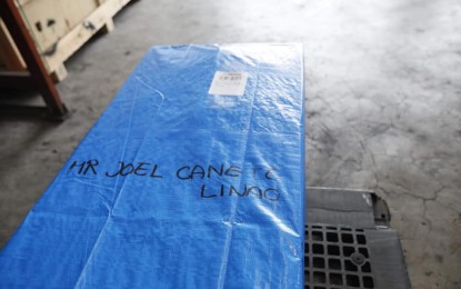 <p><strong>FALLEN SAILOR.</strong> The remains of sailor Joel Canete Linao arrived at the PAL cargo terminal of the Ninoy Aquino International Airport Terminal 2 in Pasay City on Thursday (September 17, 2020). Linao was among the crew members of the Gulf Livestock 1 that capsized off the waters of Japan at the height of Typhoon Maysak on September 3. <em>(PNA photo by Avito Dalan)</em></p>