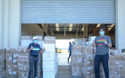 <p><strong>COVID-19 SUPPLIES</strong>. Abang Lingkod party-list Rep. Stephen Paduano (left) and Negros Occidental Board Member Ryan Gamboa receive the 18,000 kits for coronavirus disease 2019 (Covid-19) testing sent by the Department of Health to the province’s Third District at the Bacolod-Silay airport on Sunday (Sept. 27, 2020). They immediately turned over the supplies to the Teresita Lopez Jalandoni Provincial Hospital  Molecular Laboratory in Silay City through chief of clinics, Dr. Mary Ann Maestral. <em>(Photo courtesy of Office of Third District Rep. Kiko Benitez)</em></p>
<p> </p>