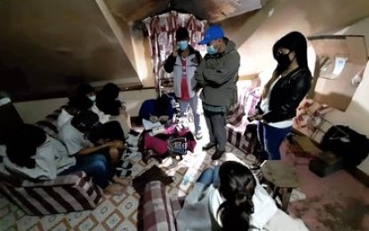 <p><strong>DRUG DEN.</strong> Anti-narcotics agents arrest teenagers in a buy-bust at this house in Fairview Barangay of Baguio City early Tuesday morning (Sept. 29, 2020). The suspects yielded some PHP51,000 worth of shabu. <em>(Photo courtesy of PDEA-CAR)</em></p>