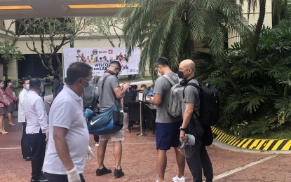 <div class="gs">
<div class="">
<div id=":nx" class="ii gt">
<div class="a3s aXjCH "><strong>PBA BUBBLE PROTOCOLS</strong>. NLEX Road warriors head Coach Yeng Guiao and players arrive on Tuesday (Sept. 29, 2020) at the Quest Hotel in Mimosa, Clark, Pampanga. This is in preparation for the PBA bubble game opening on Oct. 9. <em>(Photo by Marna Dagumboy-del Rosario)</em></div>
</div>
</div>
</div>