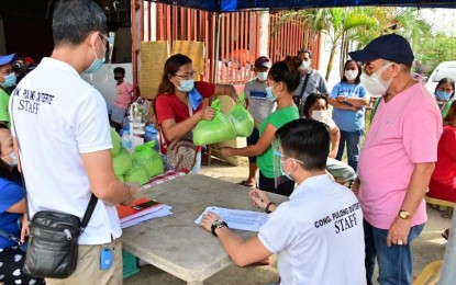 <p><strong>AID FOR FIRE VICTIMS.</strong> Personnel from the office of Davao City 1st District Rep. Paolo 'Pulong' Duterte distribute assistance to fire victims in Barangay Lapu-Lapu, Agdao, Davao City Tuesday afternoon (Sept.29, 2020). The fire destroyed several houses, affecting around 45 families. <em>(Photo courtesy of Rep. Paolo Duterte's congressional office)</em></p>