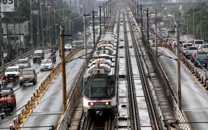 <p>An MRT-3 train along Edsa <em>(File photo)</em></p>
