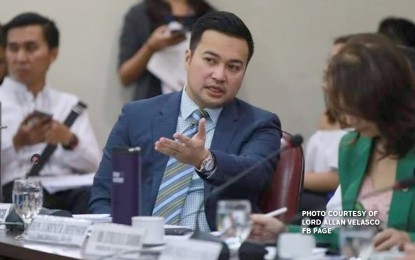 <p><strong>‘PASS THE BUDGET’</strong>. Marinduque Rep. Lord Allan Velasco (center) on Friday (Oct. 2, 2020) called on Speaker Alan Peter Cayetano to finish the deliberations on the proposed PHP4.5-trillion national budget for 2021. He also asked Cayetano to honor their term-sharing agreement and resign by October 14.<em> (Photo courtesy of Rep. Velasco’s FB page)</em></p>