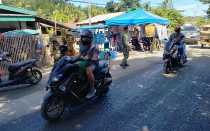 <p><strong>COVID-19 WATCH</strong>. Police front-liners monitor individuals and motorists entering Catbalogan City. The city government on Tuesday (Oct. 6, 2020) placed four villages under enhanced community quarantine to prevent further spread of coronavirus disease 2019. <em>(Photo courtesy of Catbalogan City police station)</em></p>
<p> </p>