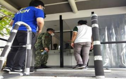 <p><strong>INSPECTION.</strong> Team from the Department of Health inspects a special care facility of the National Capital Region Police Office (NCRPO) on Oct. 1, 2020. NCRPO chief, Maj. Gen. Debold Sinas, on Wednesday (Oct. 7, 2020) said he requested the inspection in their bid to have their facilities certified by the DOH. <em>(Courtesy of NCRPO)</em></p>
