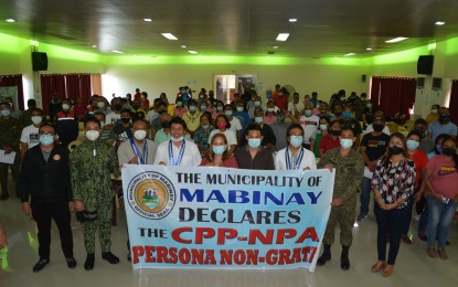 <p><strong>PERSONA NON GRATA.</strong> The Mabinay Task Force to End Local Communist Armed Conflict (TF-ELCAC) declares the New People's Army as persona non grata on Wednesday (Oct. 7, 2020). The municipal TF-ELCAC was launched as part of government efforts to eradicate insurgency under President Rodrigo Duterte's Whole-of-Nation approach.<em> (Photo courtesy of Capitol PIO)</em></p>