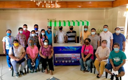 <p><strong>LIVELIHOOD AID.</strong> Some of the 27 vendors in Siquijor province pose for a photo after receiving their livelihood package recently from the Department of Labor and Employment (DOLE) in Central Visayas. The DOLE on Friday (Oct. 9, 2020) said distributed were Nego-Karts or Negosyo sa Kariton kits to vendors from the municipalities of Larena, Maria, Siquijor, San Juan and Lazi, who used to only rent carts when peddling.<em> (Photo courtesy of DOLE-7)</em></p>