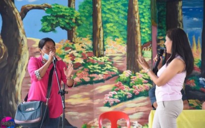 <p><strong>EXPRESSING APPRECIATION.</strong> North Cotabato Governor Nancy Catamco (right) speaks to a resident during the cash aid distribution of some PHP6-million in Makilala town on Thursday (Oct. 8, 2020). A total of 660 families affected by the series of earthquakes in October last year in the area benefited from the cash assistance. <em>(Photo courtesy of North Cotabato PIO)</em></p>