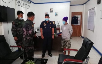 <p><strong>SURRENDER</strong>. A former rebel hands over a firearm to Northern Samar police provincial director Col. Arnel Apud and other key police officials on Thursday (Oct. 8, 2020). The intensified operations of the Philippine National Police have led to the surrender of two New People’s Army rebels in Northern Samar this month<em>. (Photo courtesy of PNP)</em></p>