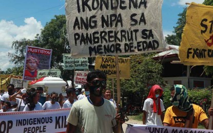 <p><strong>LAST MARCH FOR A FALLEN LEADER.</strong> More than a thousand members of the Manobo tribe and their leaders staged an indignation rally against the communist New People’s Army on Saturday (Oct. 9, 2020) as they carried the casket of Hawudon Jumar Bucales, the Indigenous People Mandatory Representative of Lianga town to his final resting place. Bucales and two of his companions were killed in an ambush staged by the NPA on Oct. 4 in Sitio Mamparasanon in Barangay Banahao. <em>(Photo courtesy of 3SFBn)</em></p>
<p> </p>