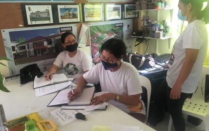 <p><strong>TEACHER VOLUNTEERS</strong>. Village officials and volunteers in Barangay Poblacion, Burgos, Ilocos Norte are busy in gathering feedback and other concerns about the opening of classes on Wednesday (Oct. 14, 2020). The barangay unit acts as a helpline agent and drop off as well as the pickup point of modules for learners in the village. (<em>PNA photo by Leilanie G. Adriano</em>) </p>