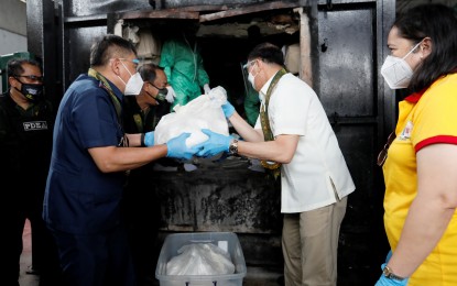 <p><strong>DESTROYED.</strong> Philippine Drug Enforcement Agency Director General Wilkins Villanueva (2nd from left) and Dangerous Drugs Board Chairperson Catalino Cuy (2nd from right) hold plastics containing shabu during the destruction of the PHP6.25 billion of seized illegal drugs at the Integrated Waste Management Inc. in Barangay Aguado, Trece Martires City, Cavite on Thursday (Oct.15, 2020). The destruction of illegal drugs is in compliance with President Rodrigo Duterte's directive to immediately destroy seized contraband to avoid recycling by unscrupulous individuals.<em> (PNA photo by Avito C. Dalan)</em></p>