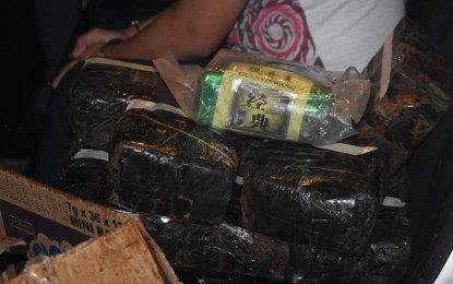 <p><strong>DRUG STING.</strong> Police officers seize over PHP200 million worth of shabu in separate buy-bust operations in the cities of Parañaque and Taguig on Wednesday night (Oct. 14, 2020). Two suspects yielded PHP81.6 million worth of shabu in Parañaque City while another PHP122.4 million worth of shabu was seized from their alleged supplier in a follow-up operation in Taguig City. <em>(Photo courtesy of PDEG)</em></p>