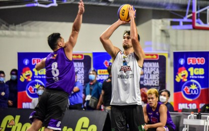 <p><strong>LEADER.</strong> Troy Rike caught fire late to lead Zamboanga City to a rout of Zamboanga Peninsula, 21-14, in the first leg of the Chooks-to-Go Pilipinas 3x3 President's Cup at the Inspire Sports Academy in Calamba City on Wednesday (Oct. 21, 2020). Rike scored seven points for the City. <em>(Photo courtesy of Chooks-to-Go)</em></p>